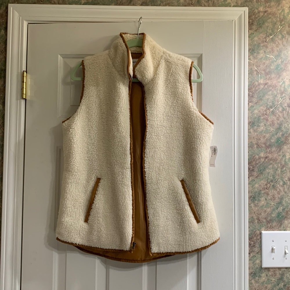 Old Navy Sherpa Vest NWT Medium